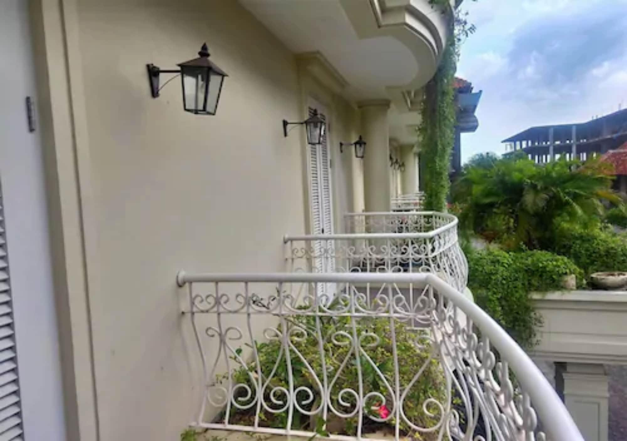 Amalfi Hotel Seminyak Exterior photo