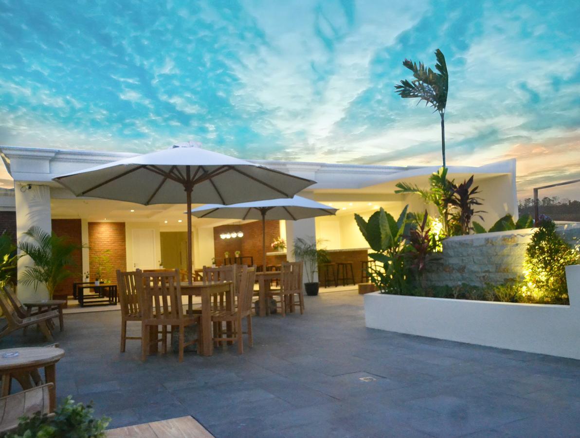 Amalfi Hotel Seminyak Exterior photo